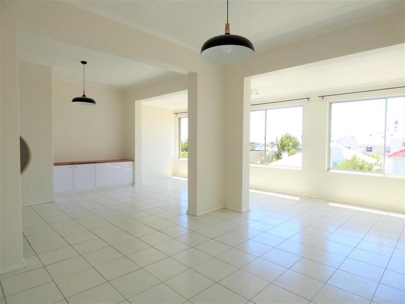 To Let 3 Bedroom Property for Rent in Green Point Western Cape